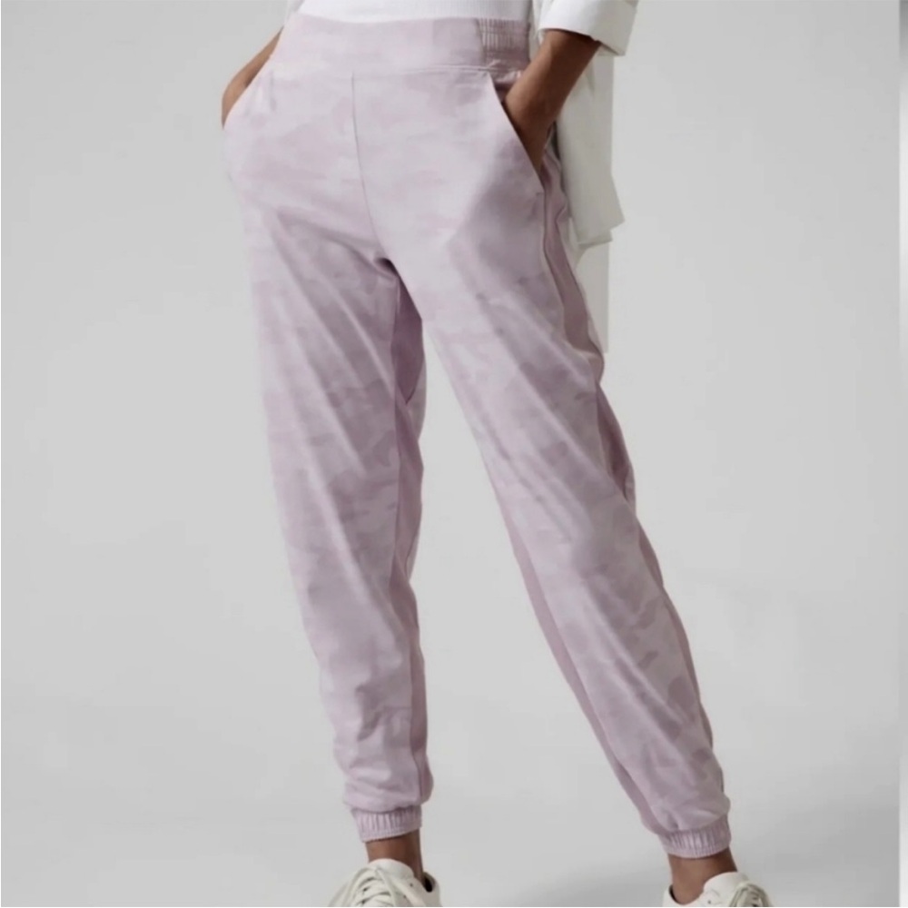 Athleta Women's Brooklyn Lined Camo Jogger Size 6 Purple Camoflauge